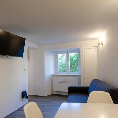 Castelli's Apartmetnts Fico 1