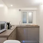 Castelli's Apartmetnts Fico 1 *