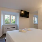 Castelli's Apartmetnts Fico 1 *