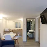 Castelli's Apartmetnts Fico 1 *