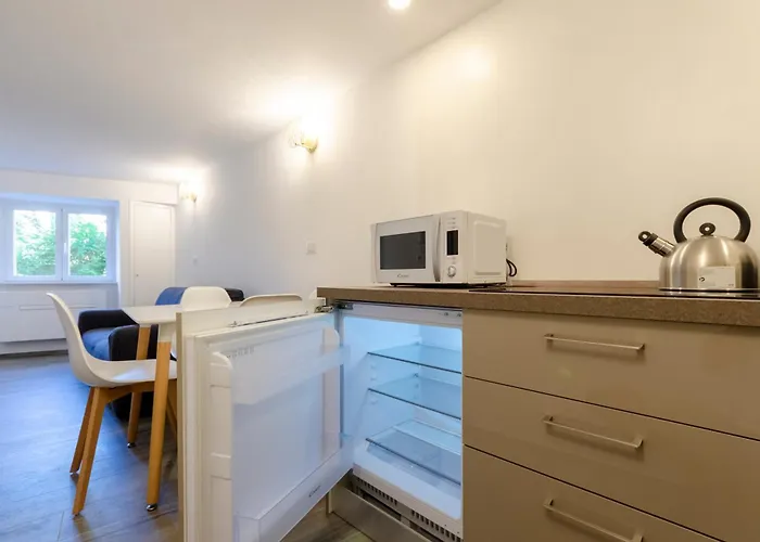 Castelli's Apartmetnts Fico 1