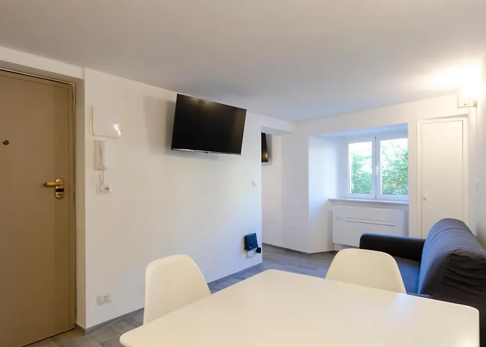 Castelli's Apartmetnts Fico 1 *