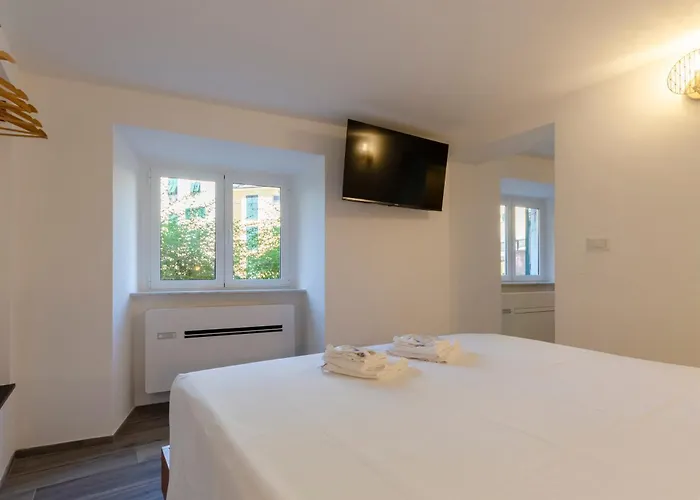 Castelli's Apartmetnts Fico 1 *