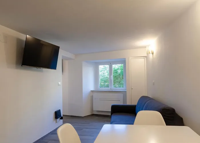 Castelli's Apartmetnts Fico 1
