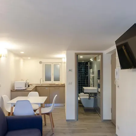 Castelli's Apartmetnts Fico 1 *